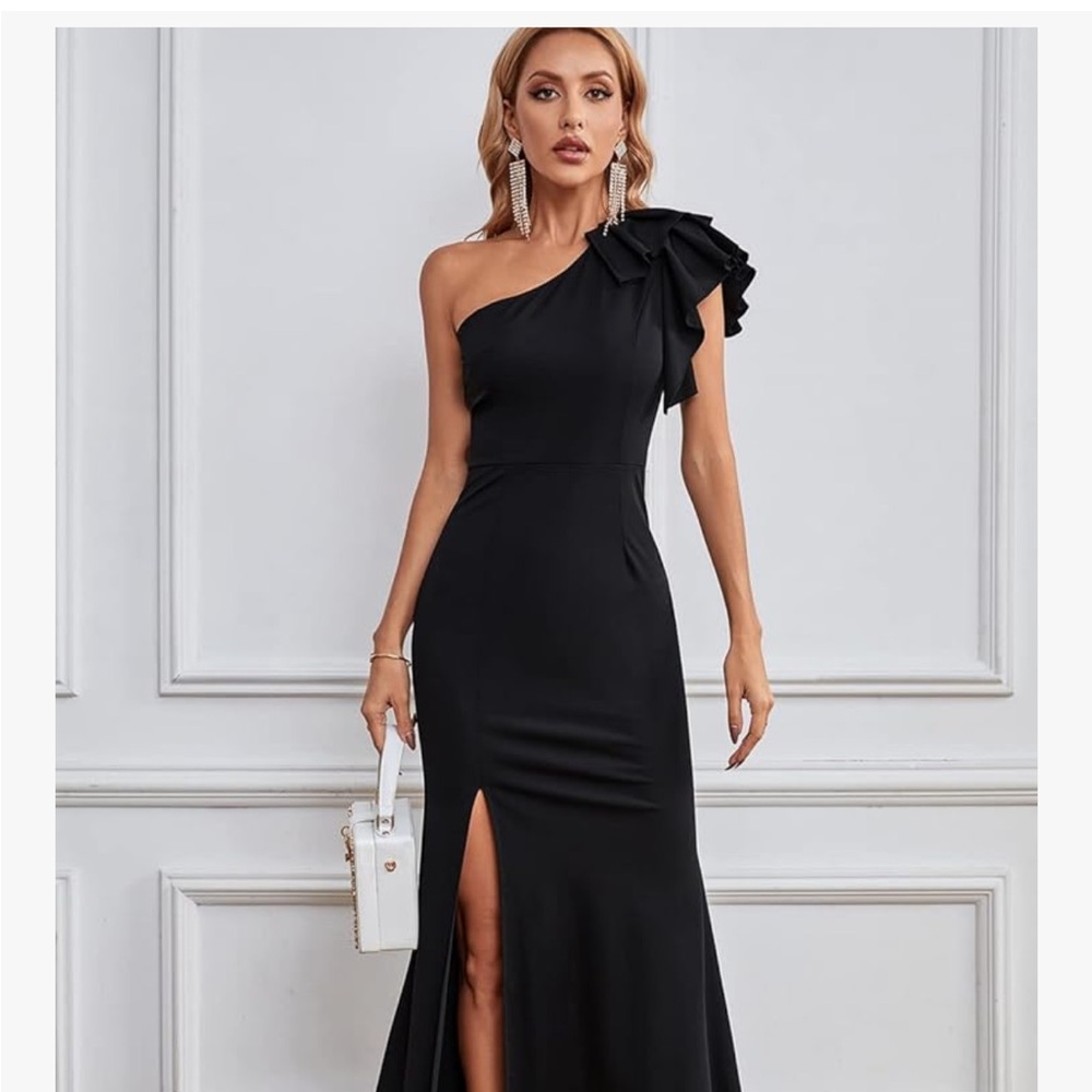 Elegant Black One-Shoulder Dress